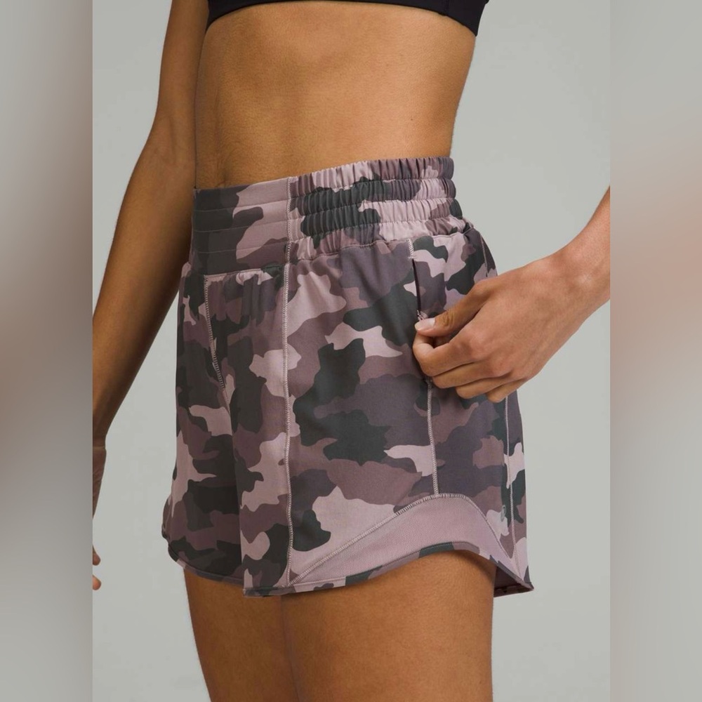 Hotty Hot High-Rise Lined Short 4" in Camo Misty Mauve Multi / Misty Mauve